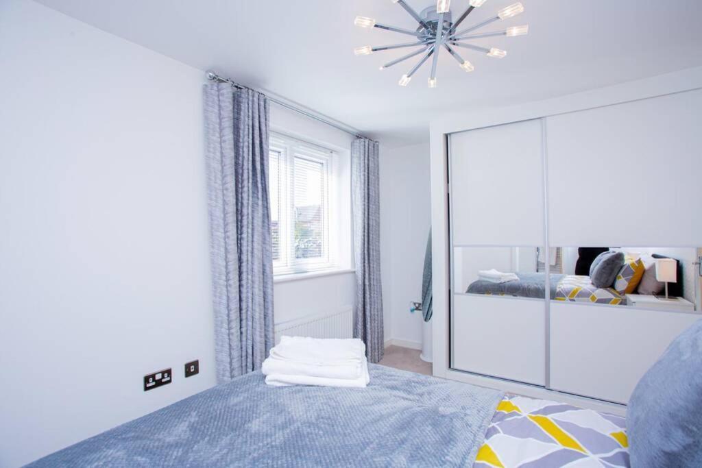 Mills Apartment - Two Bedroom En-Suite Apartment นอร์ทแธมป์ตัน ภายนอก รูปภาพ