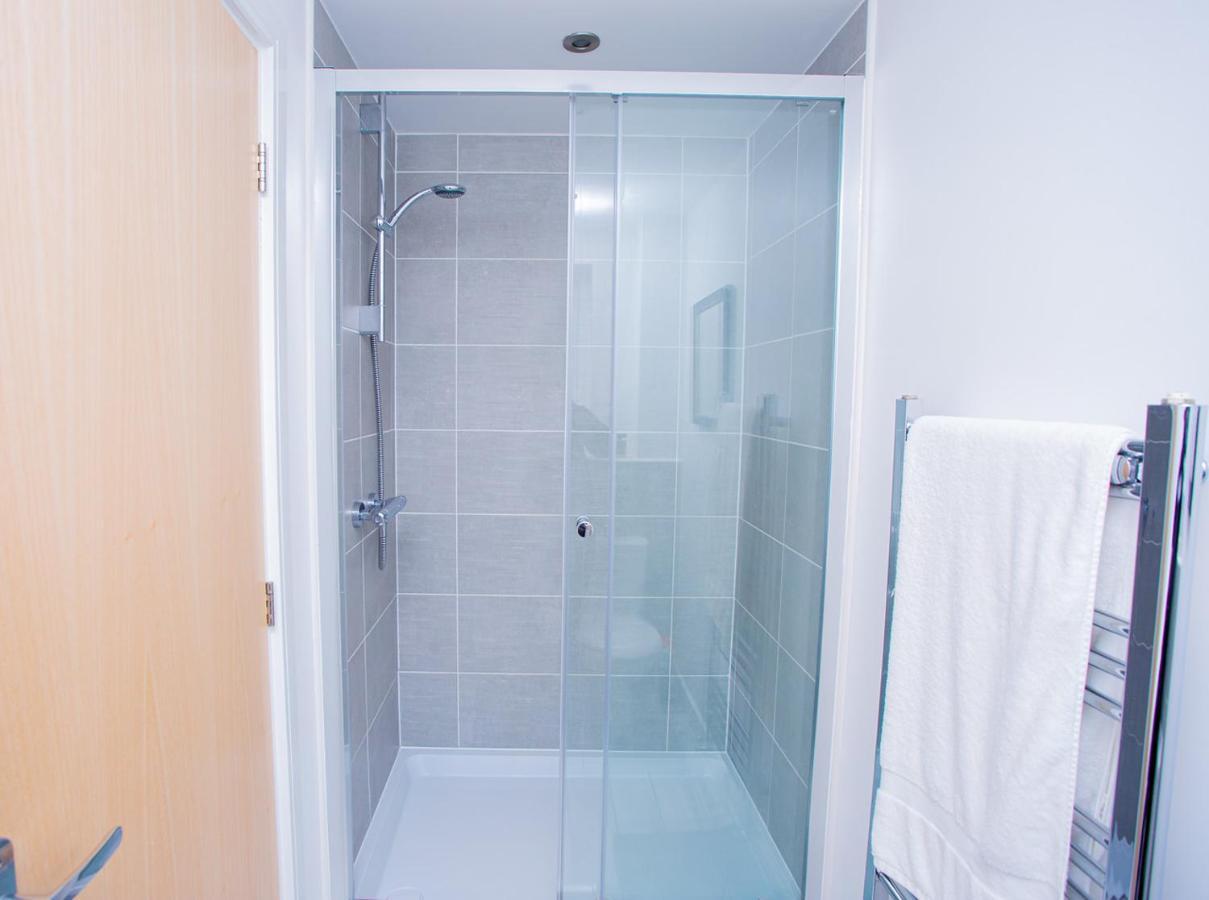 Mills Apartment - Two Bedroom En-Suite Apartment นอร์ทแธมป์ตัน ภายนอก รูปภาพ