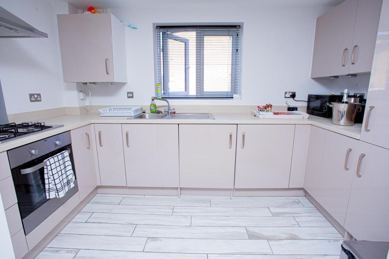 Mills Apartment - Two Bedroom En-Suite Apartment นอร์ทแธมป์ตัน ภายนอก รูปภาพ